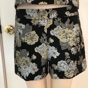 Alice+Olivia black/gold/silver floral shorts sz 4